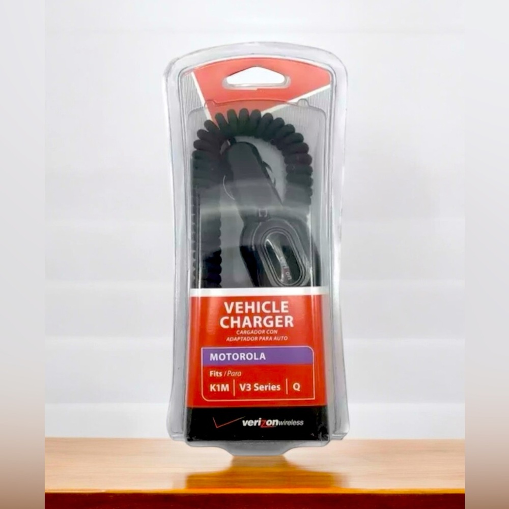 Verizon Wireless Vehicle USB Car Charger For Motorola V3 Series Brand New